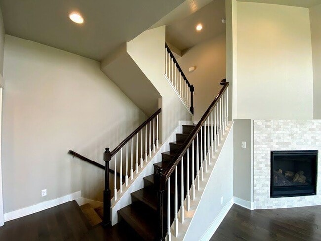 Building Photo - 5447 Valentia St