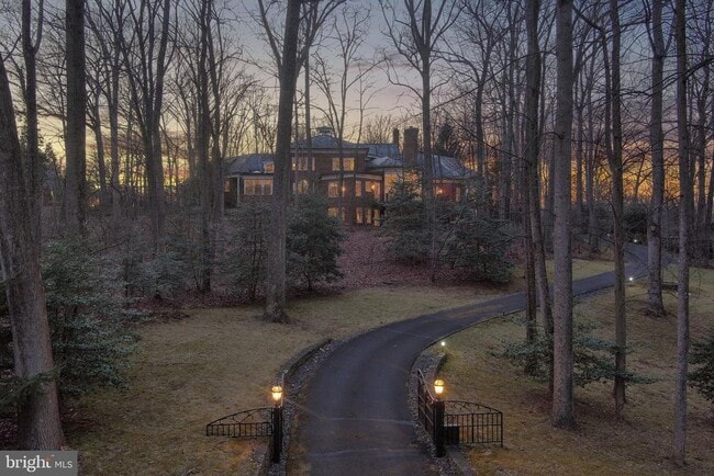 Building Photo - 8541 Old Dominion Dr