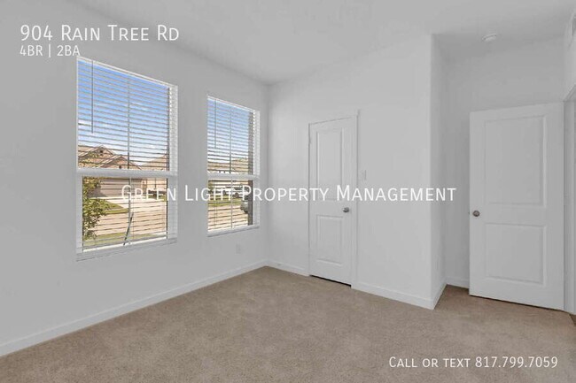 Building Photo - 904 Raintree Rd