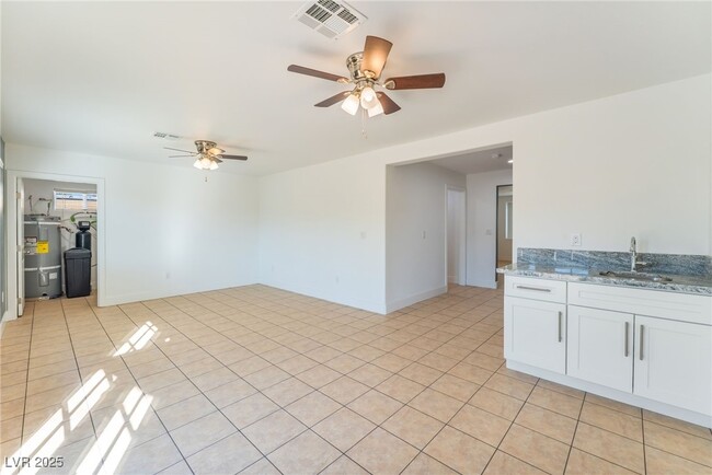 Building Photo - 1416 Cholla Way