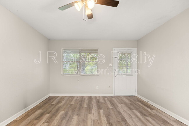 Building Photo - 4404 Pecan Ln