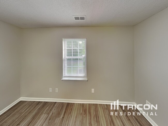 Building Photo - 8800 Willow Crest Dr