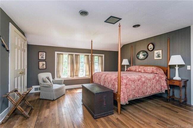 Building Photo - 21 Jericho Rd N