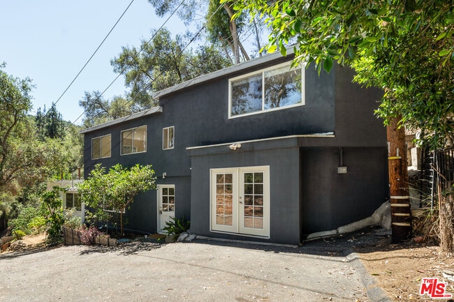 Primary Photo - 8301 Lookout Mountain Ave