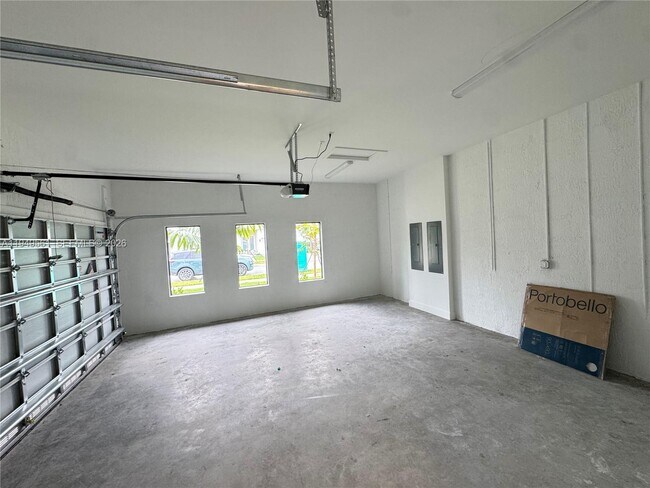 Building Photo - 19749 NE 16th Pl