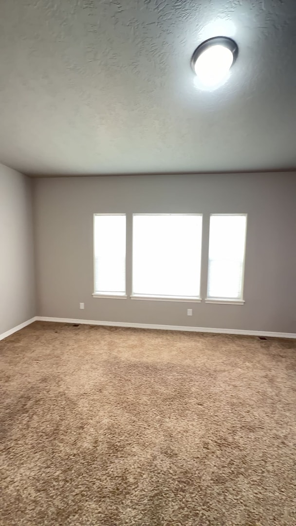 Building Photo - 3bed 2bath duplex, all appliances included, 2 car garage