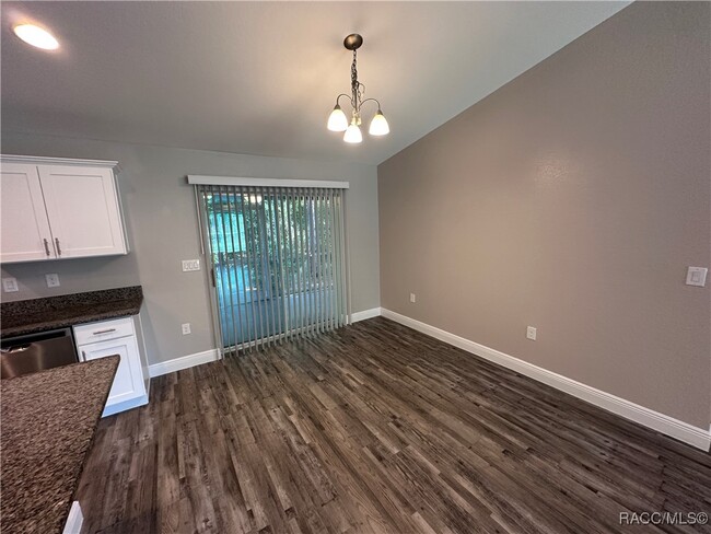 Building Photo - 9995 N Sandree Dr
