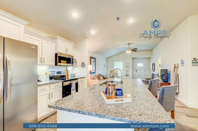 Building Photo - Designed for Living, Built for Entertaining- 3bed, 2 bath