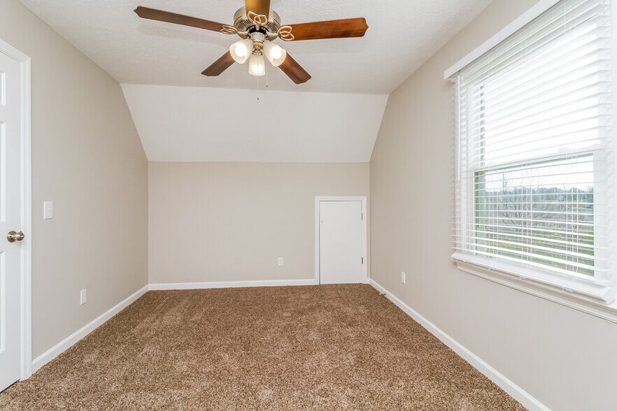 Building Photo - 412 Shadowood Dr