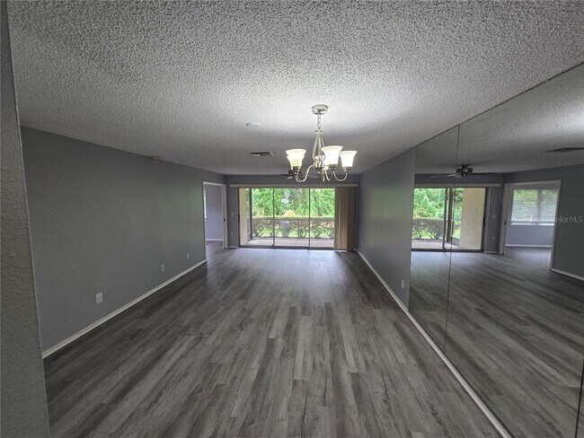 Building Photo - 7056 W Country Club Dr N