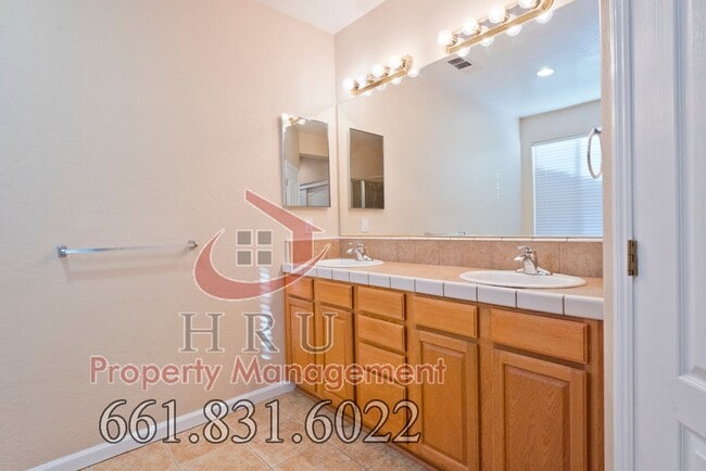 Building Photo - Ready to move in -4 bed+-2bath