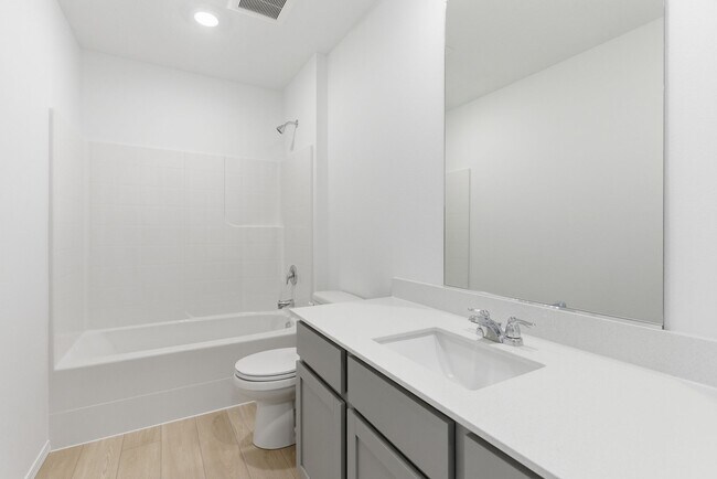 Building Photo - 1334 N Wilhelm Wy