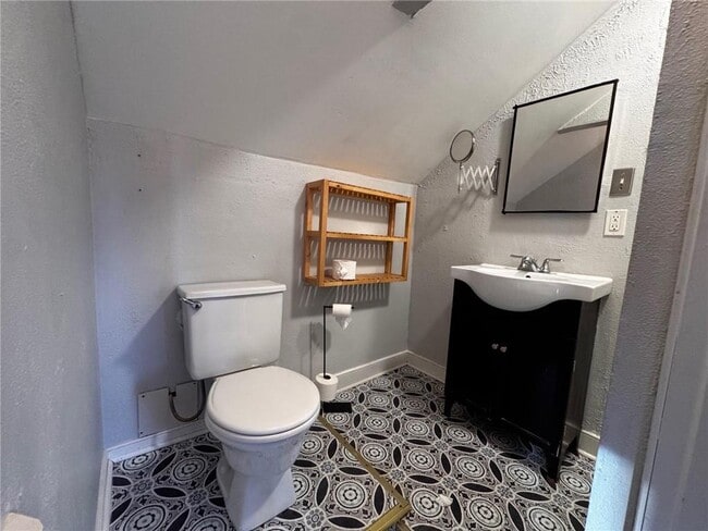 Building Photo - 72 Courtland St