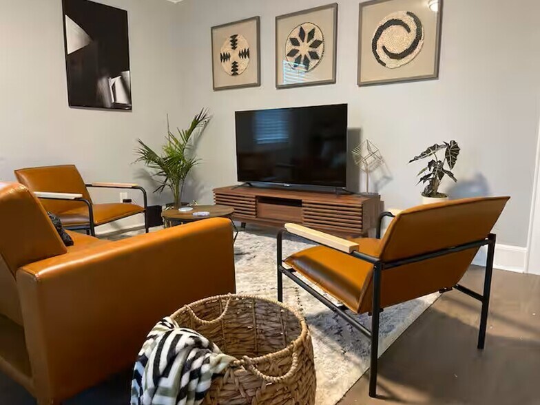 Building Photo - 774 Shull St