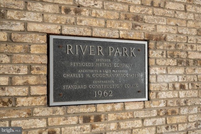Building Photo - 1301 Delaware Ave SW