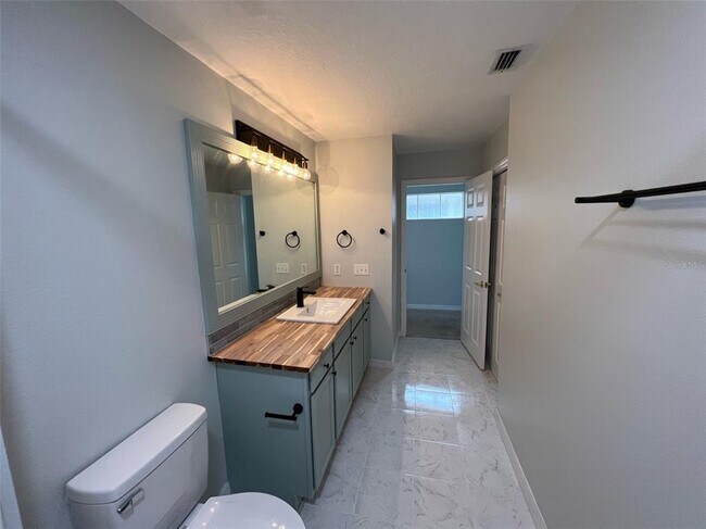 Building Photo - 3342 Covered Bridge Dr W