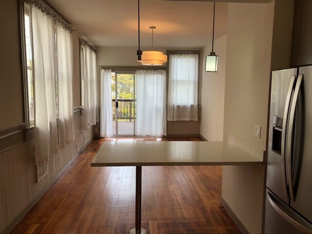 Kitchen facing living room/back deck - 1542 Hayes St