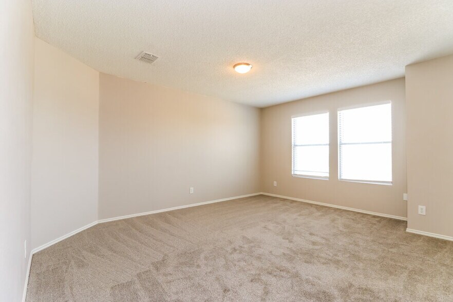 Building Photo - 8750 Gray Fox Ct