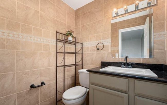 Building Photo - Up-Dated 3 Bedroom 1.5 Baths Centrally Loc...