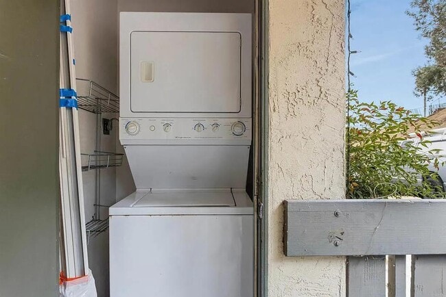 Building Photo - 830 W Lincoln Ave