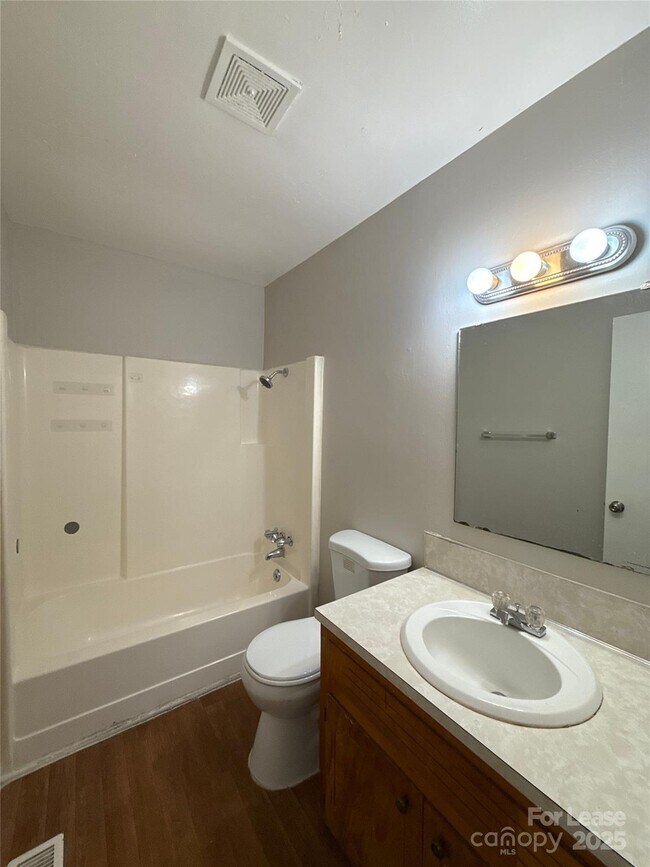 Building Photo - 409 Hawley Ave