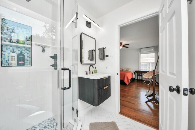Building Photo - 5139 Beechnut St