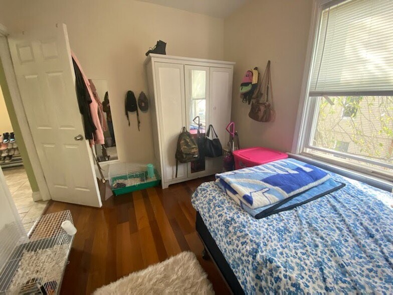 Building Photo - 30 Penn St