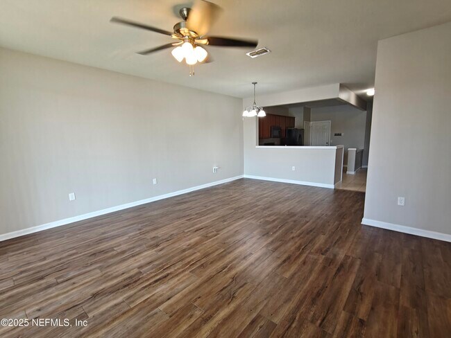 Building Photo - 6918 Roundleaf Dr