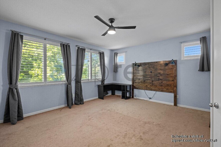 Building Photo - Unit