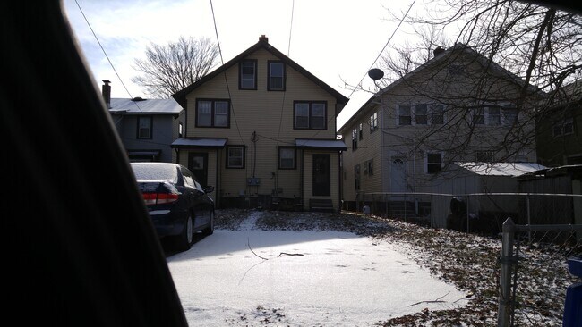 Building Photo - 160 Olentangy St