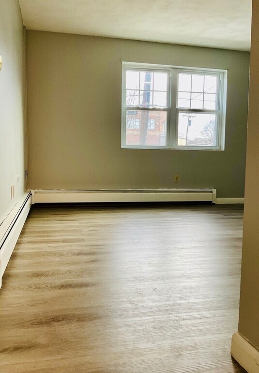 Building Photo - 924 Main St