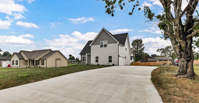 Building Photo - BRAND NEW Hidden Gem!