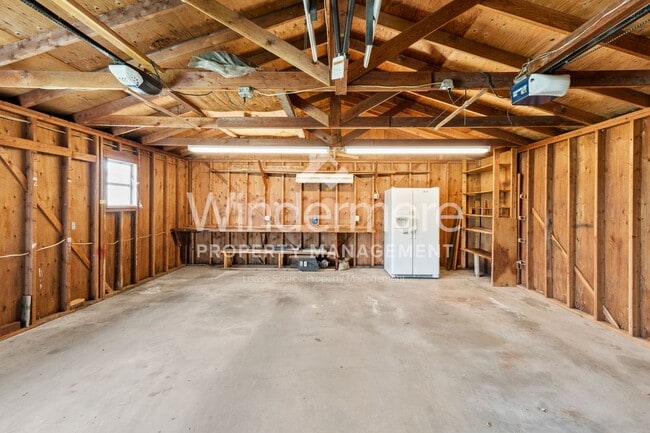 Building Photo - 2115 W Kiernan Ave