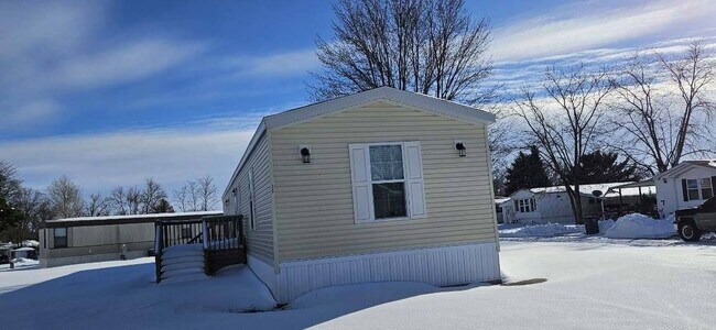 Building Photo - 25 Colony Dr