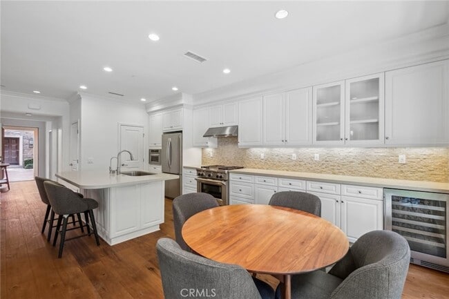 Building Photo - 70 Lupari