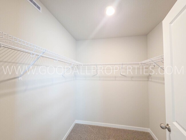 Building Photo - 1047 Daisy Ln