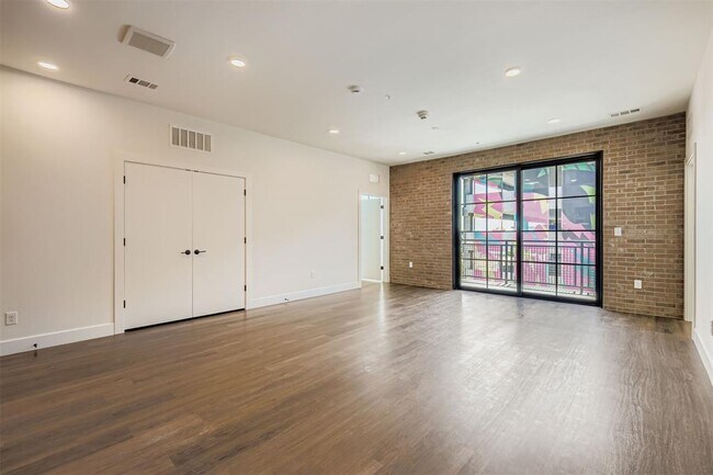 Building Photo - 4315 S Congress Ave