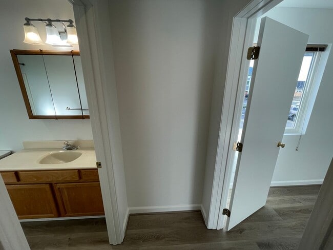 Building Photo - 2304 Skyline Way