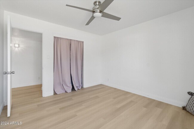 Building Photo - 1455 E Tuckey Ln