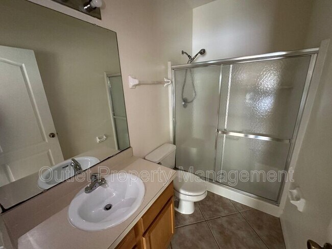 Building Photo - 4749 Waterside Pointe Cir