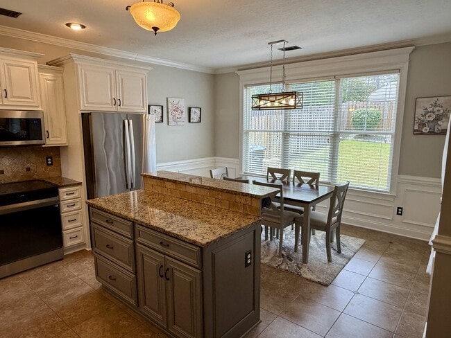 Building Photo - 633 Dunrobin Ln