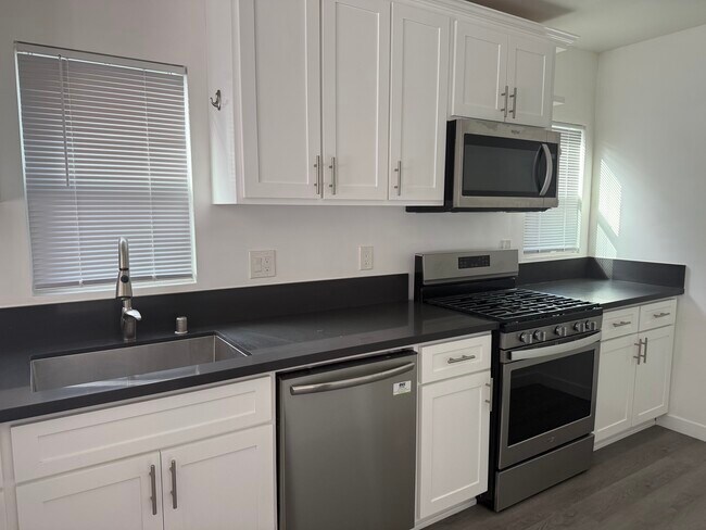 Building Photo - 15th Street