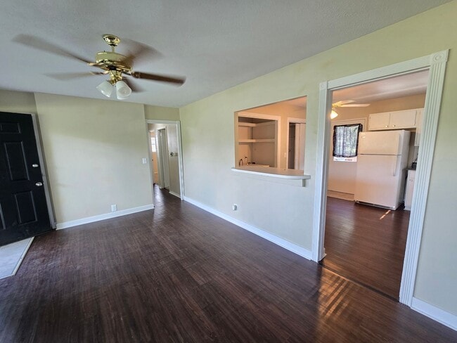 Building Photo - YOU CAN STOP YOUR SEARCH! Jeffersontown / Jtown Rental with 3 Bedrooms, 1 Full Baths, Ranch, 1 Ca...
