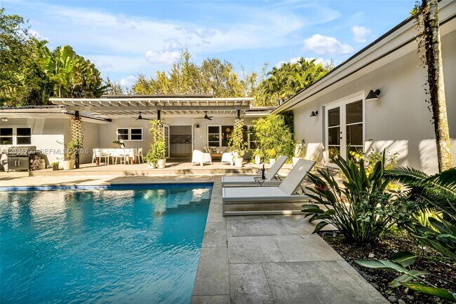 Building Photo - 1010 Placetas Ave