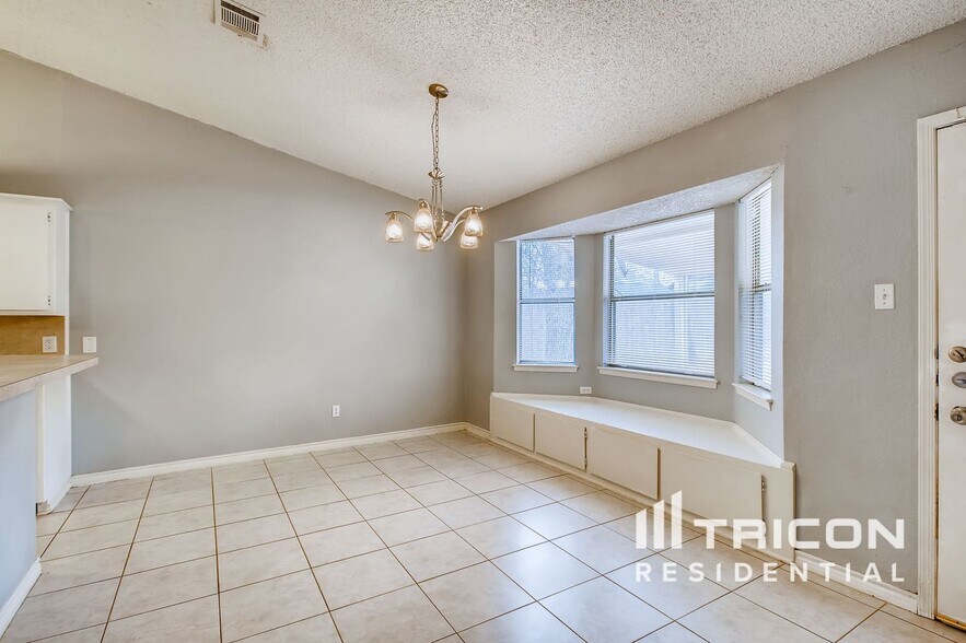 Building Photo - 5705 Teal Ridge Dr