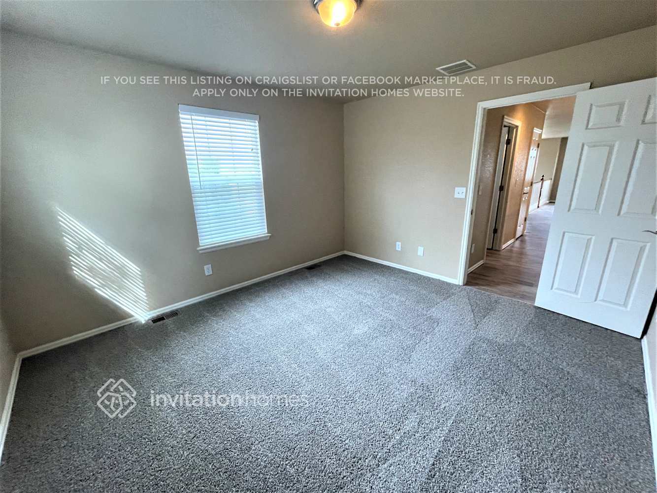 Building Photo - 12386 Roslyn Way