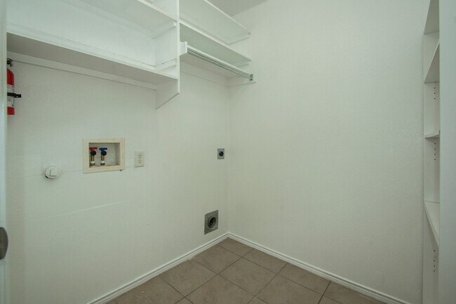 Building Photo - Cute house in Sherman for lease