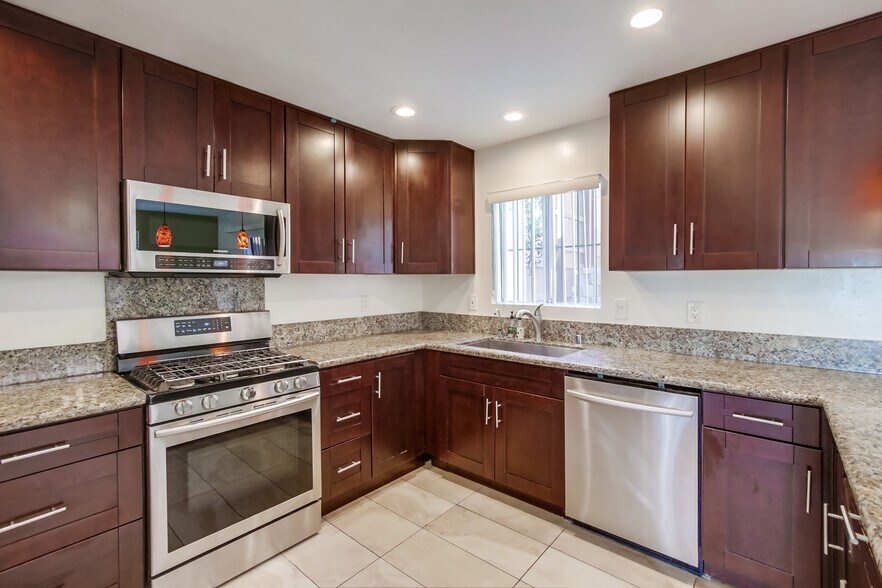 Building Photo - 2724 K St