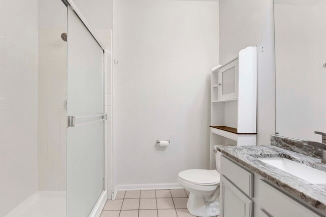 Building Photo - 948 W 15th Pl