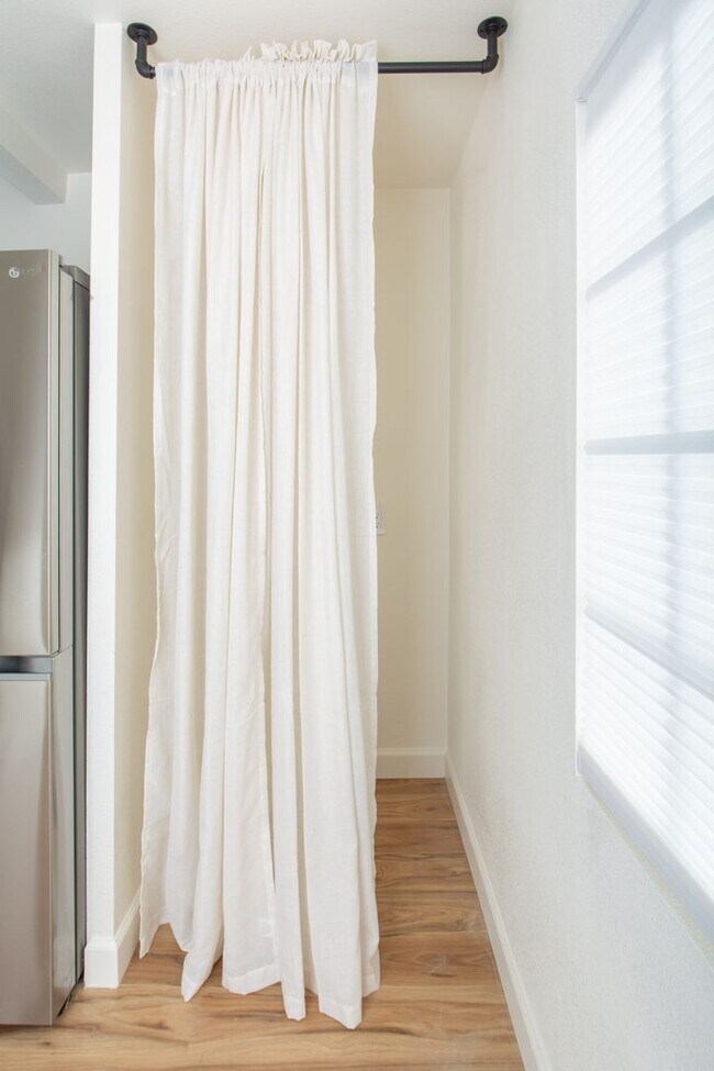 Building Photo - Refreshed + Bright 2 Bed/1 Bath in the Heart of North Park!
